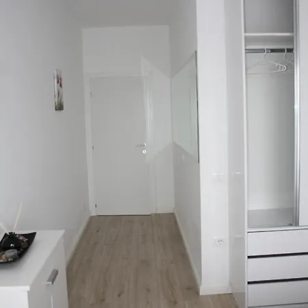 Snajder Apartment, 50m Beach, 2 Bedrooms, 2 Bathrooms, 1living Room, Self Check-in * Durres