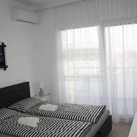 דירה Snajder Apartment, 50m Beach, 2 Bedrooms, 2 Bathrooms, 1living Room, Self Check-in
