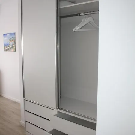 Snajder Apartment, 50m Beach, 2 Bedrooms, 2 Bathrooms, 1living Room, Self Check-in דירה *