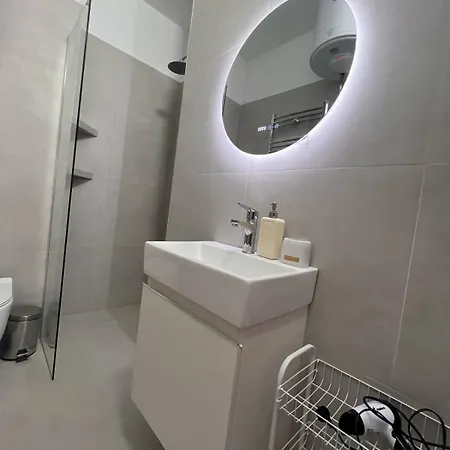 דירה Snajder Apartment, 50m Beach, 2 Bedrooms, 2 Bathrooms, 1living Room, Self Check-in דורס